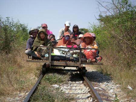 Tren de bambú de Camboya_01
